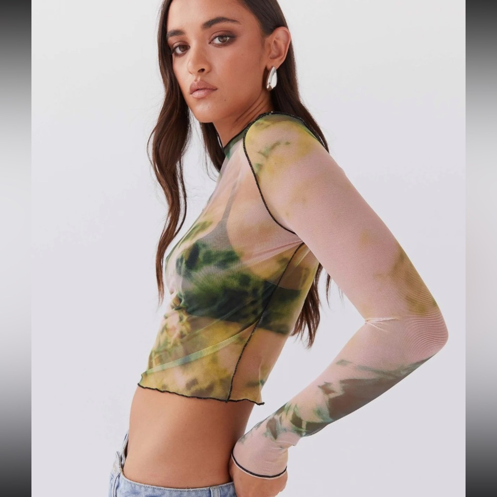 Mesh long sleeve top pepper Mayo. Trendy design - sadly was too small for me.